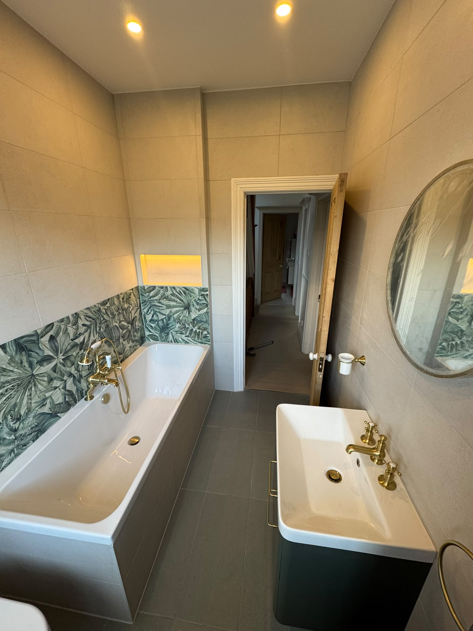 E18 – South Woodford – Bathroom Bathroom renovation South Woodford - completed modern bathroom